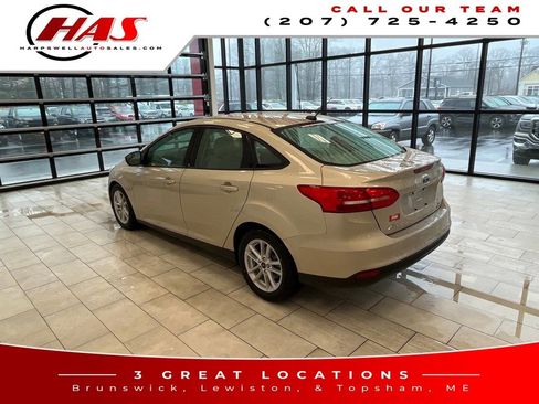 Used 2018 Ford Focus SE w/ Cold Weather Package image 5