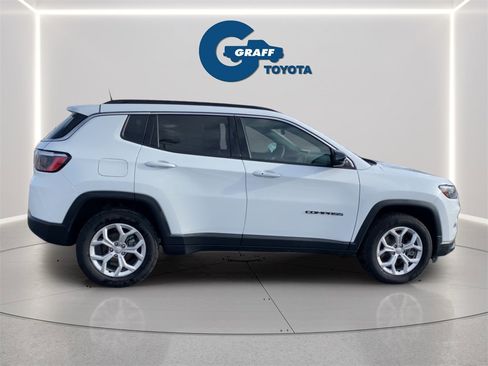 Used 2024 Jeep Compass Latitude image 6