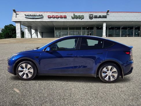 Used 2023 Tesla Model Y Long Range image 3