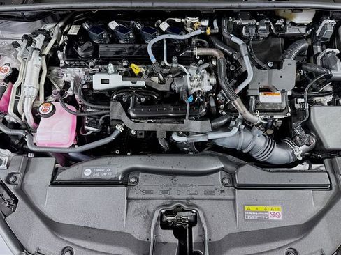 Used 2025 Toyota Prius XSE image 31