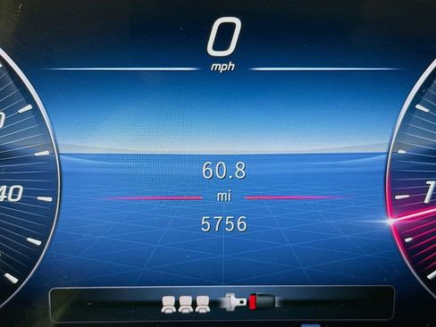 Used 2024 Mercedes-Benz GLC 300 4MATIC image 12