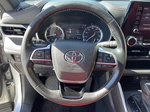 Used 2022 Toyota Highlander XSE AWD/4WD image 16