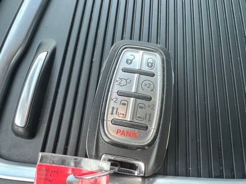 Used 2024 Chrysler Pacifica Touring-L FWD image 26