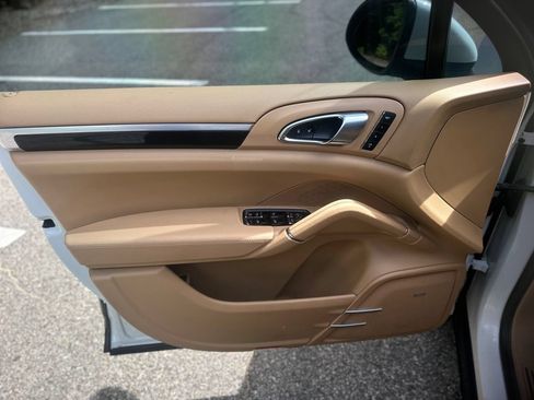 Used 2013 Porsche Cayenne Diesel AWD/4WD image 17