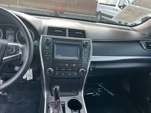 Used 2017 Toyota Camry SE FWD image 16