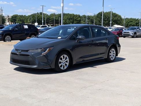 Used 2025 Toyota Corolla LE FWD image 10