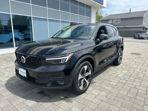 Used 2026 Volvo XC40 B5 Core w/ Protection Package Premier AWD/4WD image 4