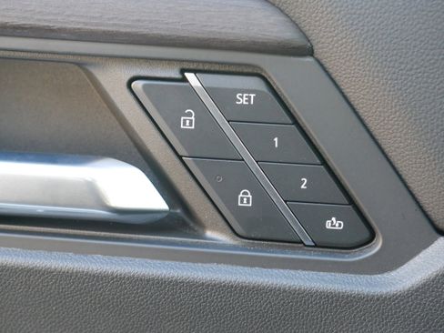 Certified 2024 GMC Acadia Denali image 27