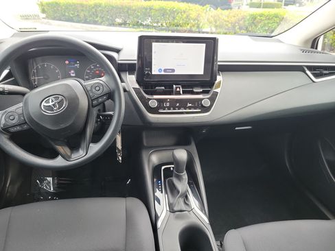 Used 2025 Toyota Corolla LE FWD image 16