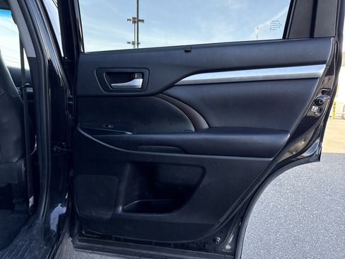 Used 2019 Toyota Highlander XLE image 31