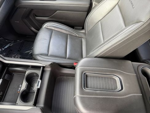 Used 2024 GMC Yukon XL Denali image 14