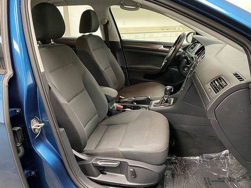 Used 2019 Volkswagen Golf SE image 19