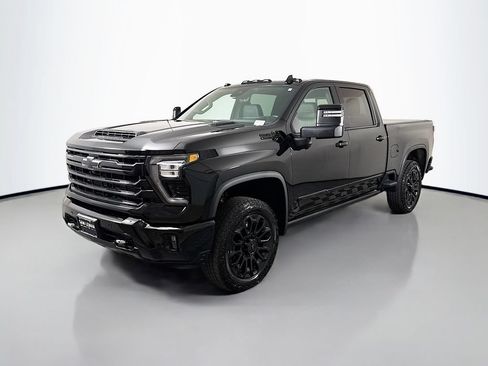Used 2025 Chevrolet Silverado 2500 High Country w/ Midnight Edition AWD/4WD image 3