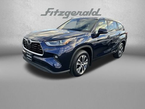 Used 2021 Toyota Highlander XLE image 3