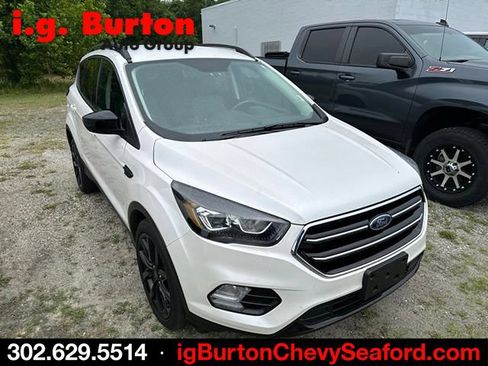 Used 2017 Ford Escape SE w/ Equipment Group 201A FWD image 3