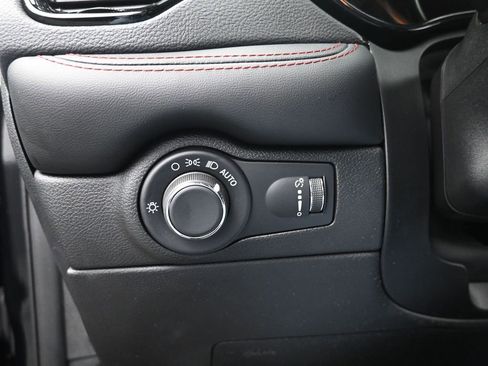 Used 2025 Dodge Durango GT image 35