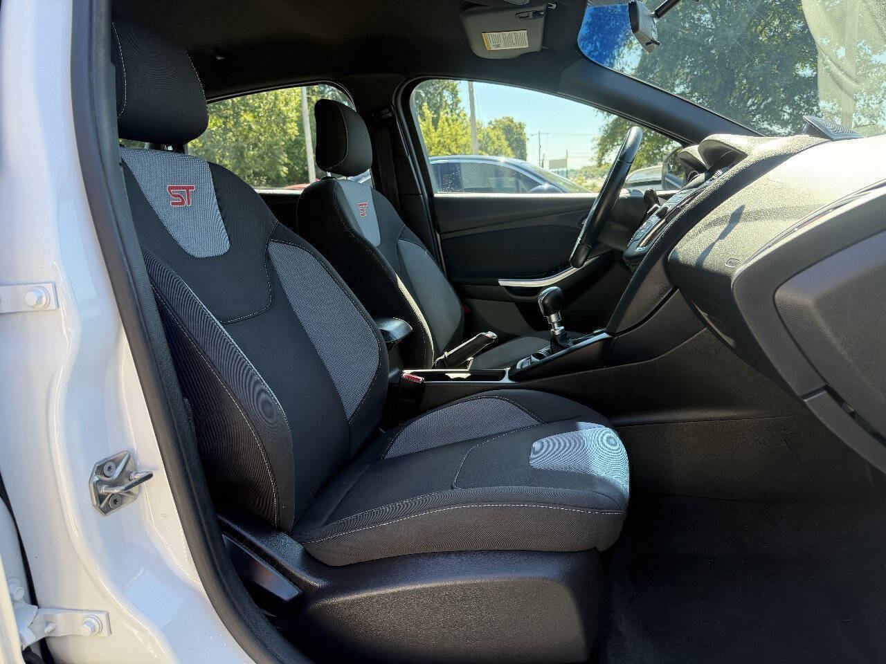 Used 2017 Ford Focus ST FWD image 14