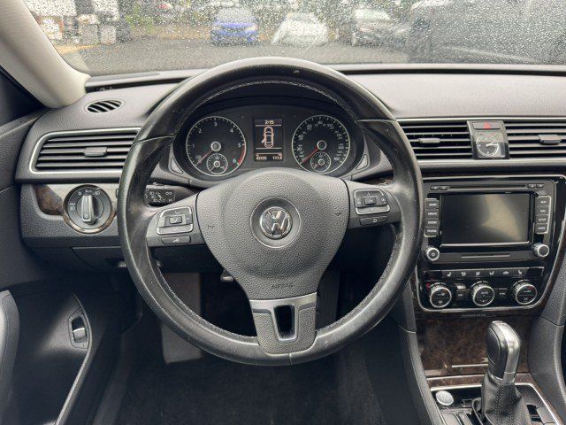 Used 2015 Volkswagen Passat TDI SEL Premium FWD image 30