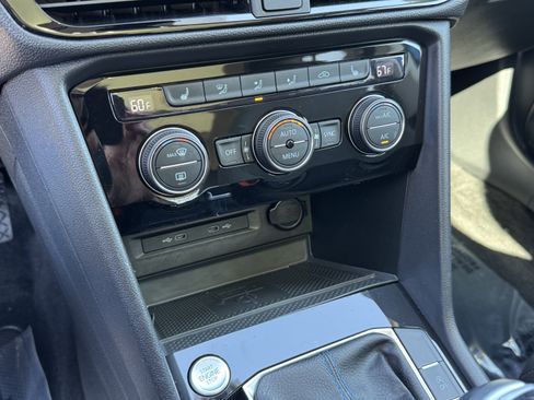 Used 2024 Volkswagen Taos SE image 28