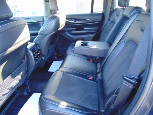 Used 2023 Jeep Grand Cherokee Altitude image 24