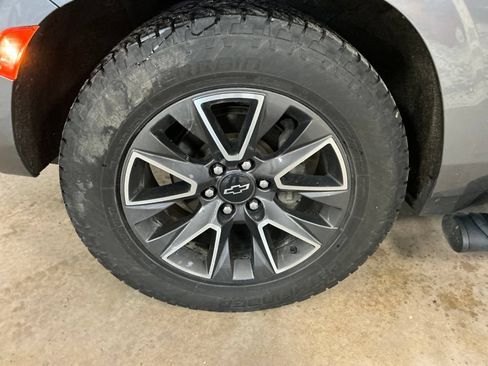 Used 2022 Chevrolet Suburban Z71 w/ Z71 Off-Road Package AWD/4WD image 11