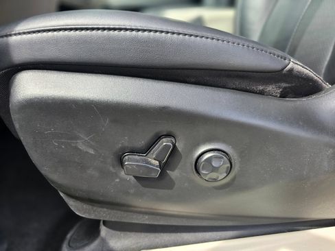Used 2024 Chrysler Pacifica Limited FWD image 22
