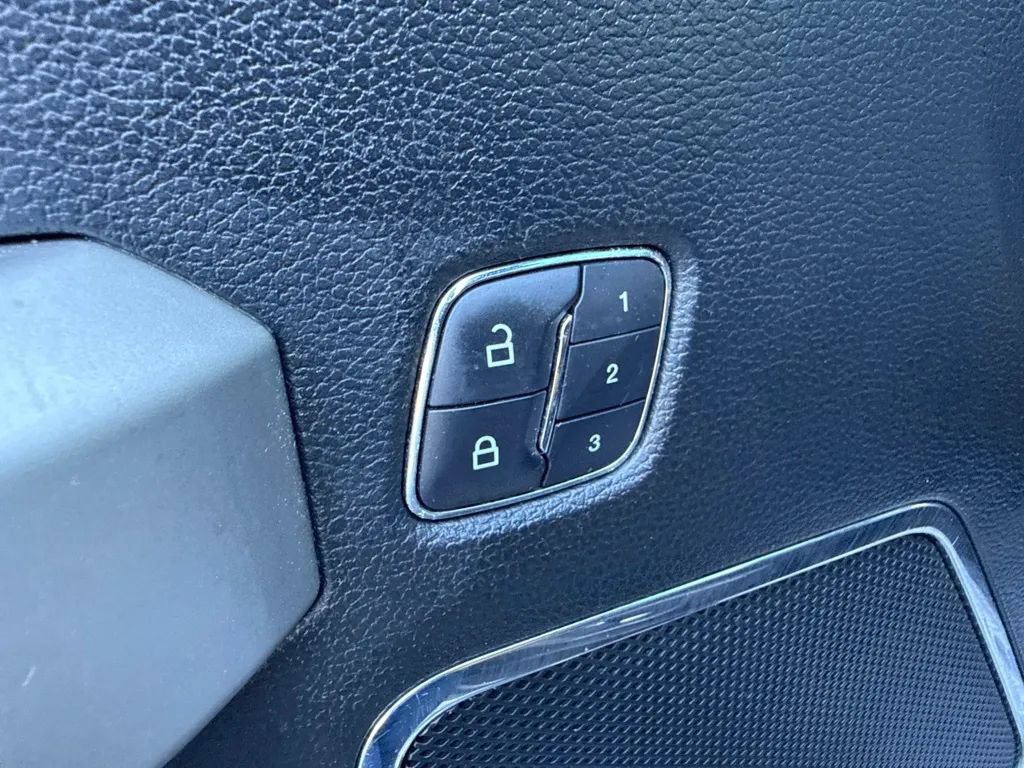 Used 2016 Ford F150 Lariat w/ Equipment Group 502A Luxury RWD image 19