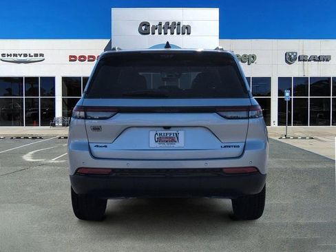 New 2025 Jeep Grand Cherokee Limited w/ Luxury Tech Group II image 8