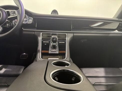 Used 2018 Porsche Panamera 4 image 34