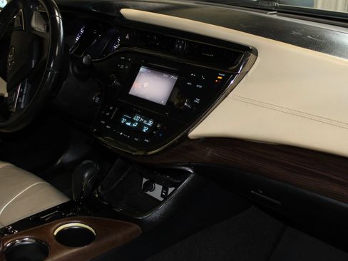 Used 2014 Toyota Avalon XLE FWD image 29