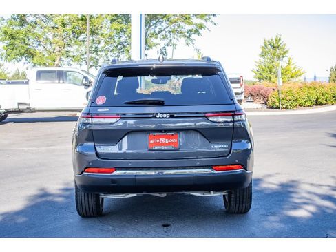 Used 2024 Jeep Grand Cherokee Laredo X w/ Luxury Tech Group I AWD/4WD image 7