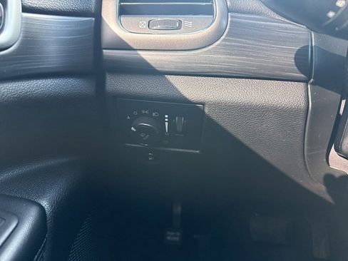 Used 2020 Jeep Grand Cherokee Laredo image 22