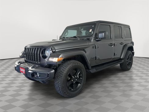 Used 2022 Jeep Wrangler Unlimited Sahara AWD/4WD image 3