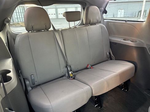 Used 2016 Toyota Sienna XLE image 22