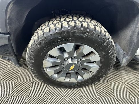 Used 2022 Chevrolet Silverado 2500 Custom w/ Custom Value Package image 10