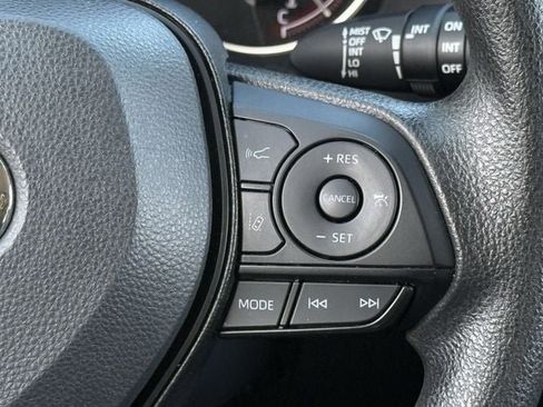 Used 2025 Toyota RAV4 XLE FWD image 15