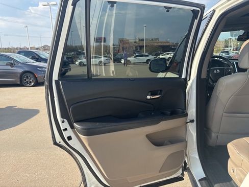 Used 2016 Honda Pilot Touring image 40