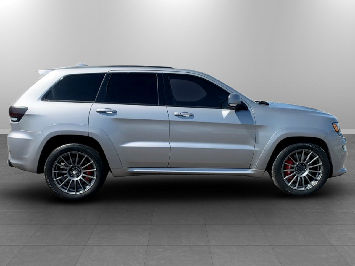 Used 2015 Jeep Grand Cherokee SRT w/ Luxury Group II AWD/4WD image 8