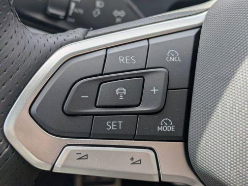 New 2026 Volkswagen Tiguan SE R-Line FWD image 24