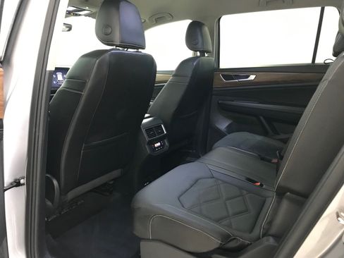 Used 2025 Volkswagen Atlas SE FWD image 9