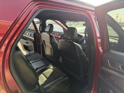 Used 2018 Ford Explorer XLT w/ Equipment Group 202A image 24