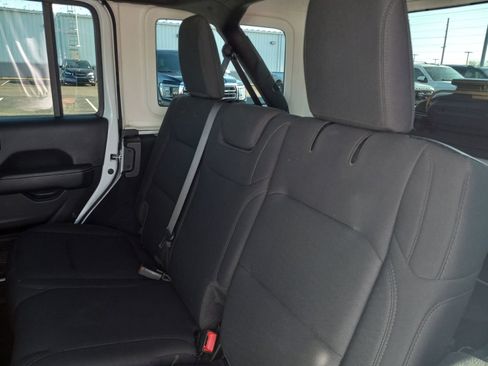 Used 2020 Jeep Wrangler Unlimited Sahara AWD/4WD image 12