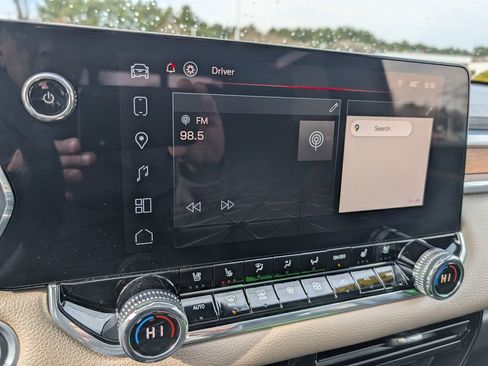 Used 2024 GMC Canyon Denali image 25