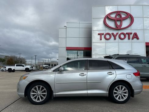 Used 2010 Toyota Venza image 2