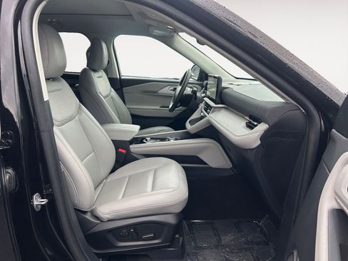 Used 2025 Ford Explorer Active w/ Active Comfort Package image 8