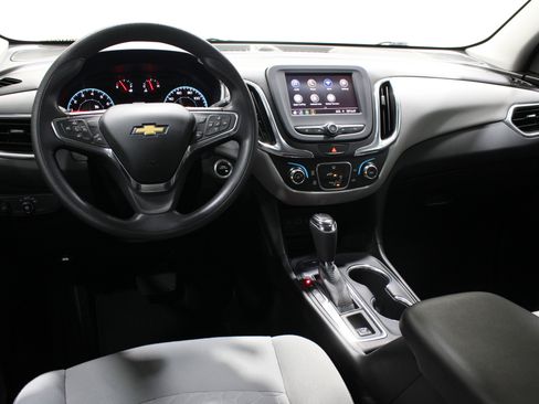 Used 2020 Chevrolet Equinox LS w/ LS Convenience Package AWD/4WD image 2