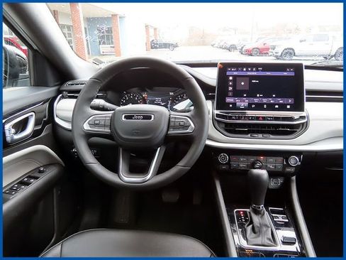 Certified 2025 Jeep Compass Limited AWD/4WD image 11