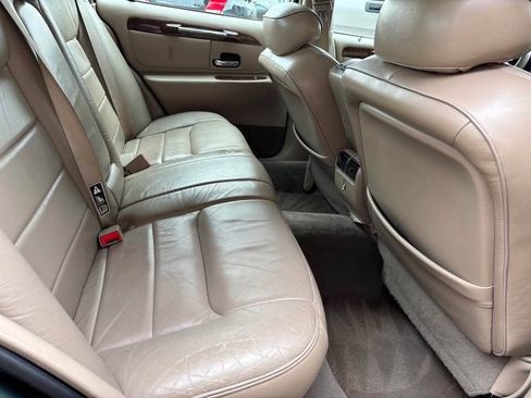 Used 2001 Lincoln Town Car Signature RWD image 8