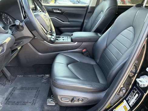 Used 2021 Toyota Highlander XLE AWD/4WD image 30