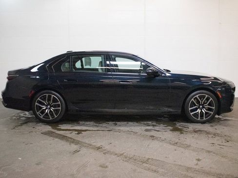 Certified 2023 BMW 760i xDrive AWD/4WD image 3